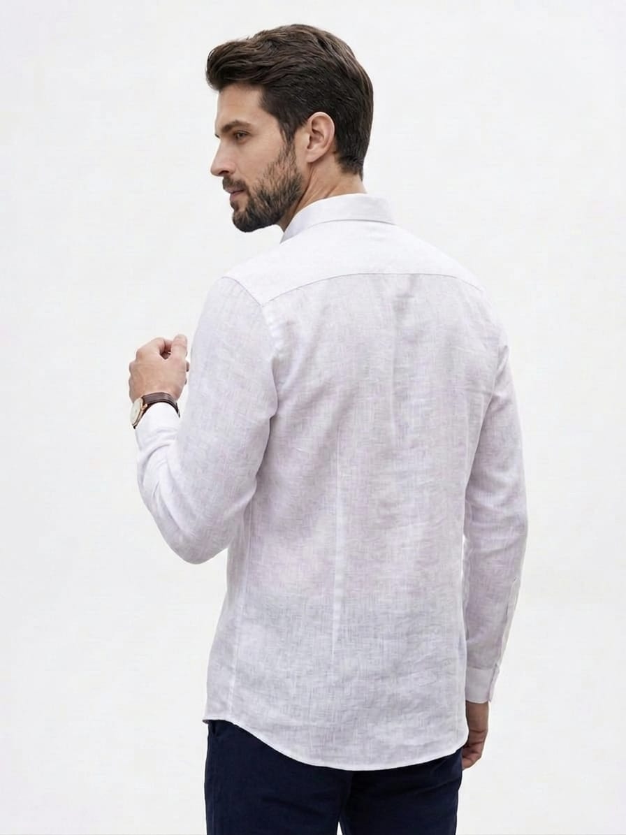 Camisa tipo lino blanca bottom down botón rojo