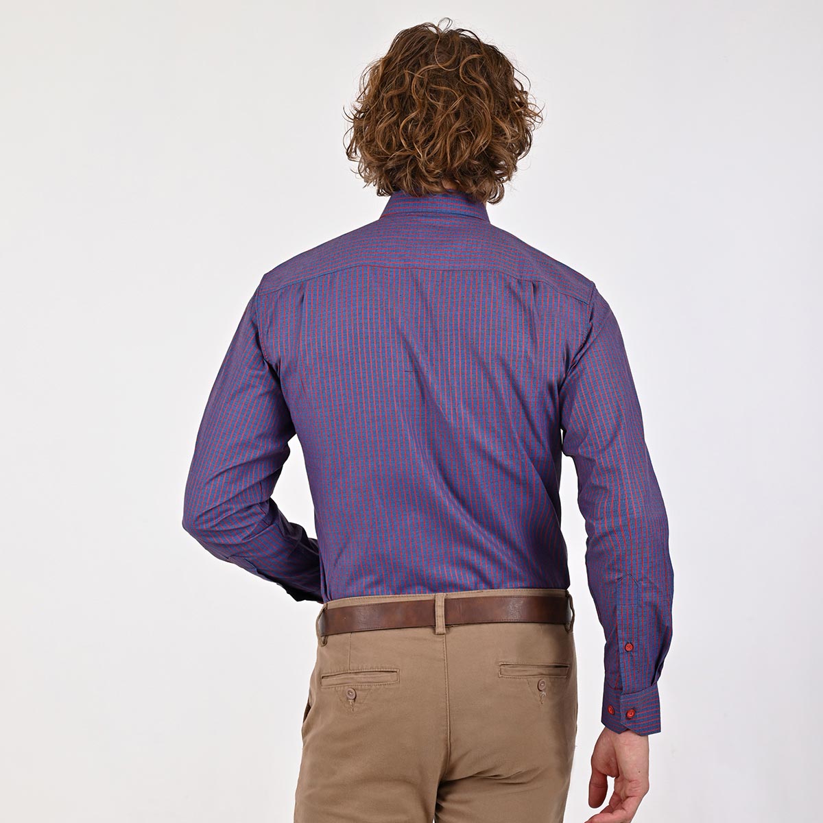Camisa Morada Con Vestido De Rayas Rojas