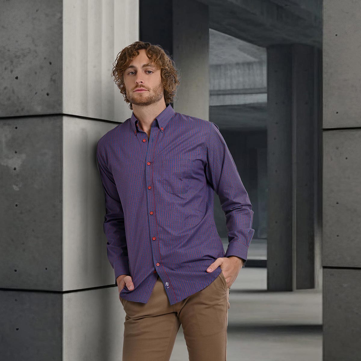 Camisa Morada Con Vestido De Rayas Rojas