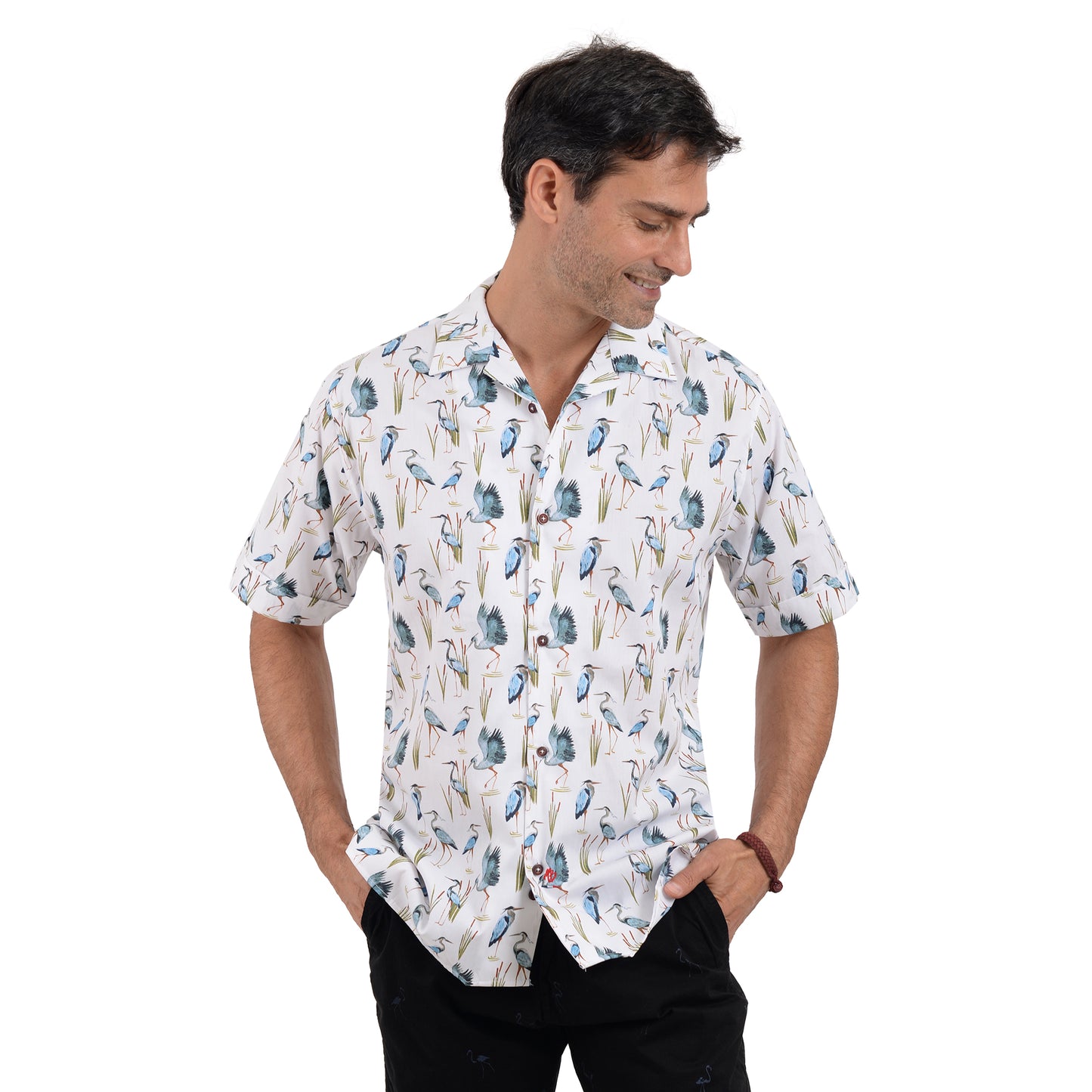 Camisa manga corta cuello con solapa estilo resort y estampado de garzas