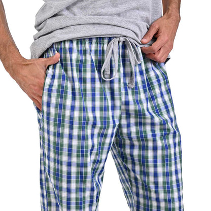 Pijama manga corta gris con pantalón a cuadro azul.