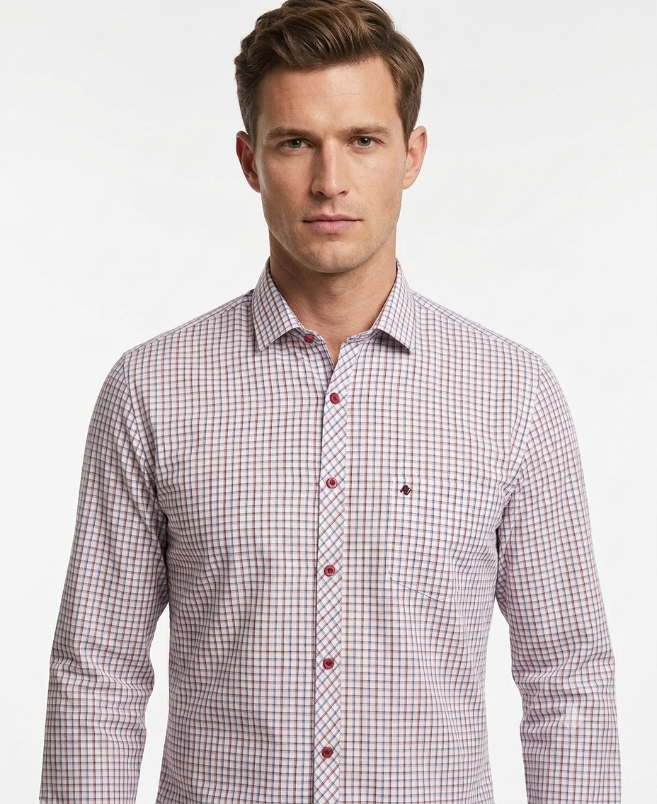 Camisa de vestir con patrón de cuadros y toque moderno en rojo