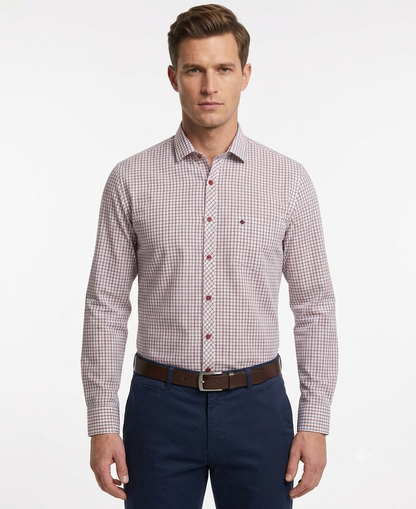 Camisa de vestir con patrón de cuadros y toque moderno en rojo