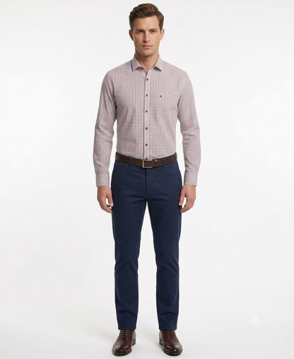 Camisa de vestir con patrón de cuadros y toque moderno en rojo