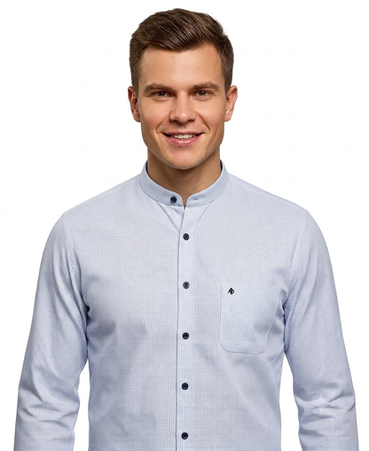 Elegancia Minimalista: Camisa de Cuello Mao en Azul Cielo Texturizado