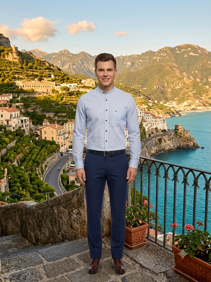 Elegancia Minimalista: Camisa de Cuello Mao en Azul Cielo Texturizado