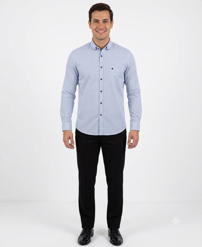 Camisa Azul Cielo Estampado Micro Puntos – Cuello Button-Down
