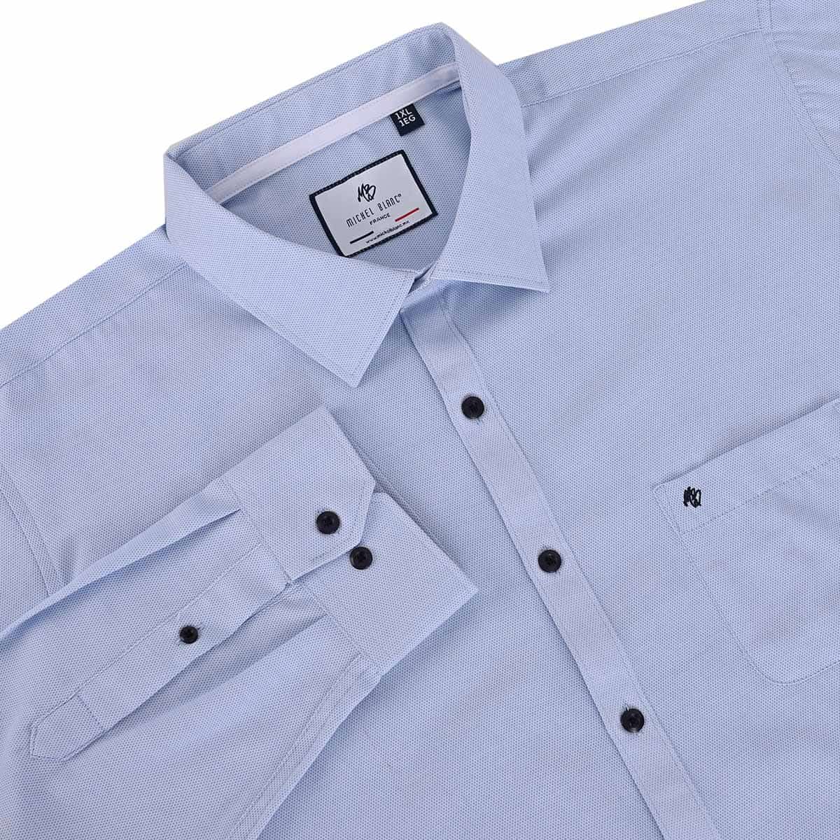 Camisa Michel Blanc azul cielo con botón negro