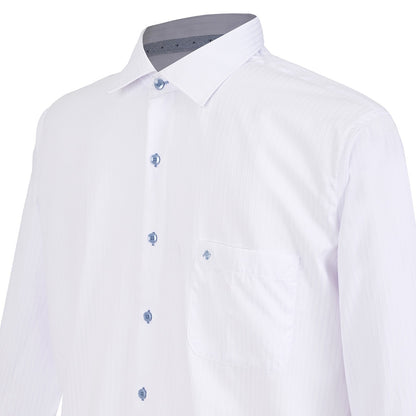 Camisa talla extra blanca con textura botón azul