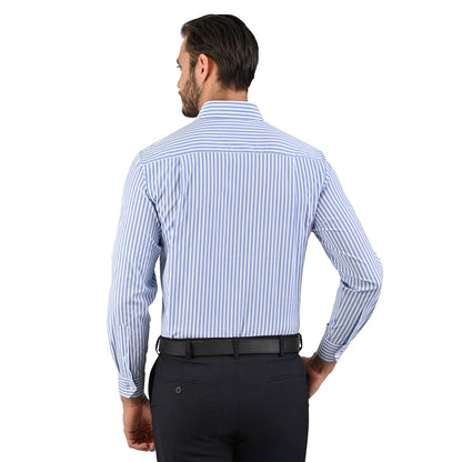 Camisa manga larga rayada azul.