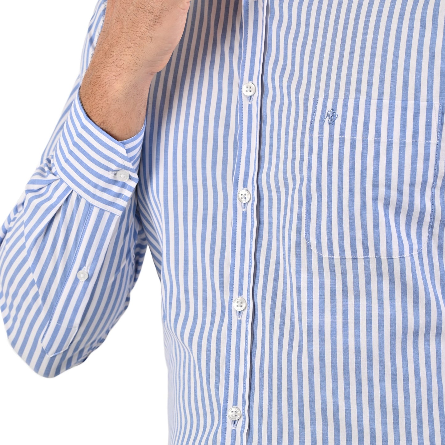 Camisa manga larga rayada azul.