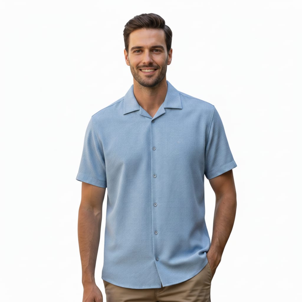 Camisa Manga corta azul cielo.