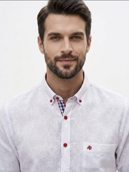 Camisa tipo lino blanca bottom down botón rojo