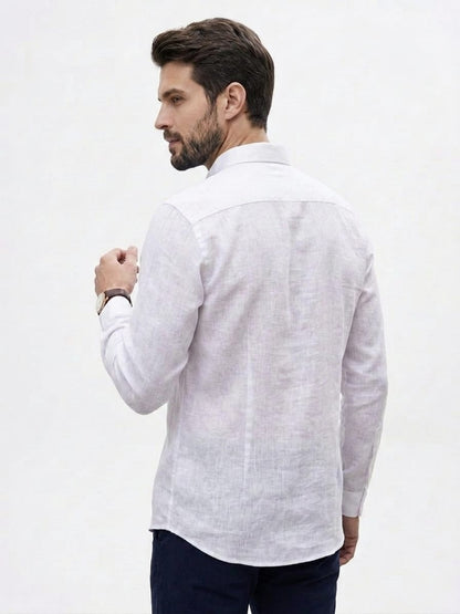 Camisa tipo lino blanca bottom down botón rojo