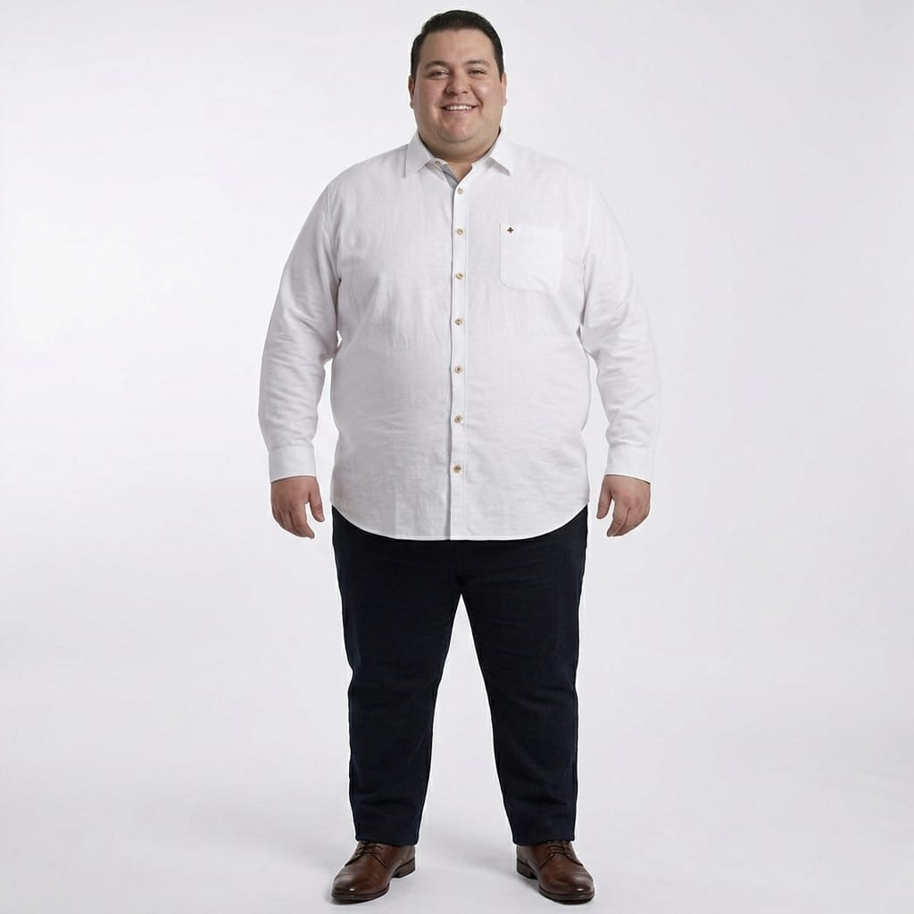Camisa talla extra blanca con botón beige