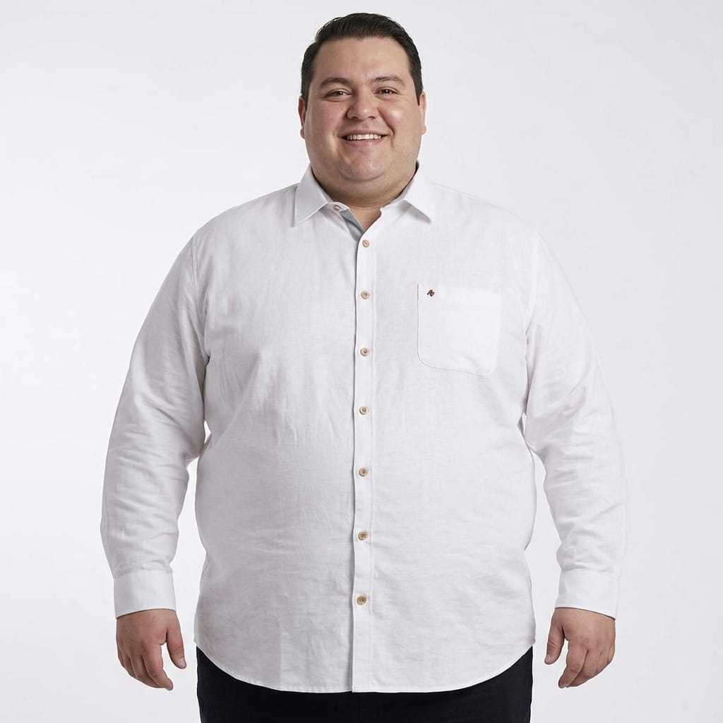 Camisa talla extra blanca con botón beige