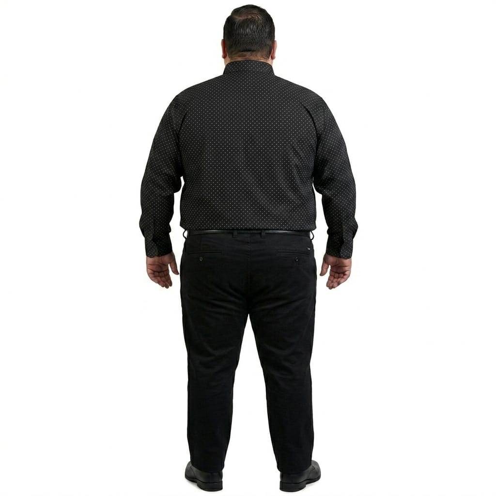 Camisa talla extra negra con estampado blanco bottom down