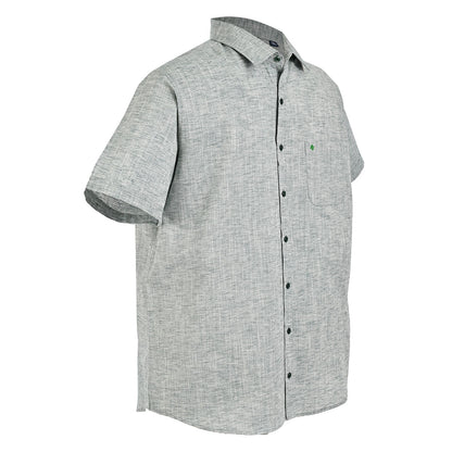 Camisa manga corta verde.