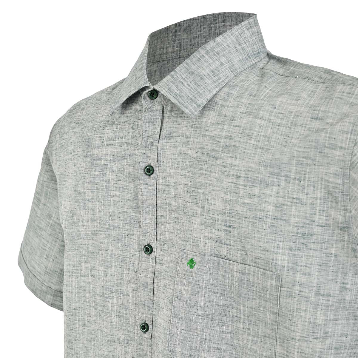Camisa manga corta verde.