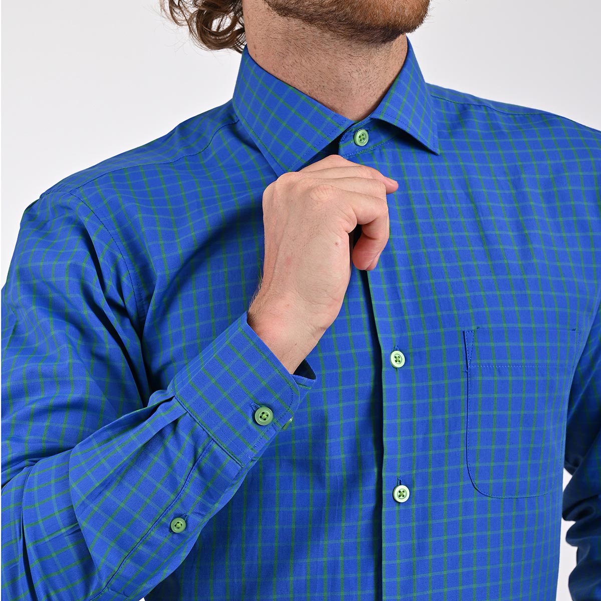 Camisa de moda a cuadros azul con verde