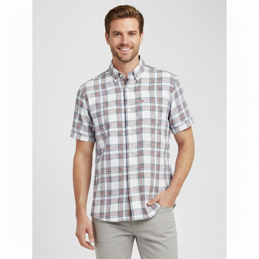 Camisa manga corta blanca con cuadros azul marino y rojo