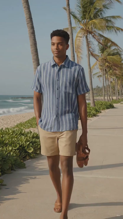 Camisa manga corta azul marino con rayas blancas